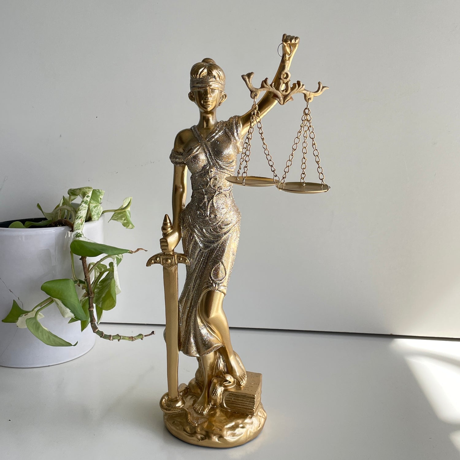 Gold Resin La Justica 33cm PR259