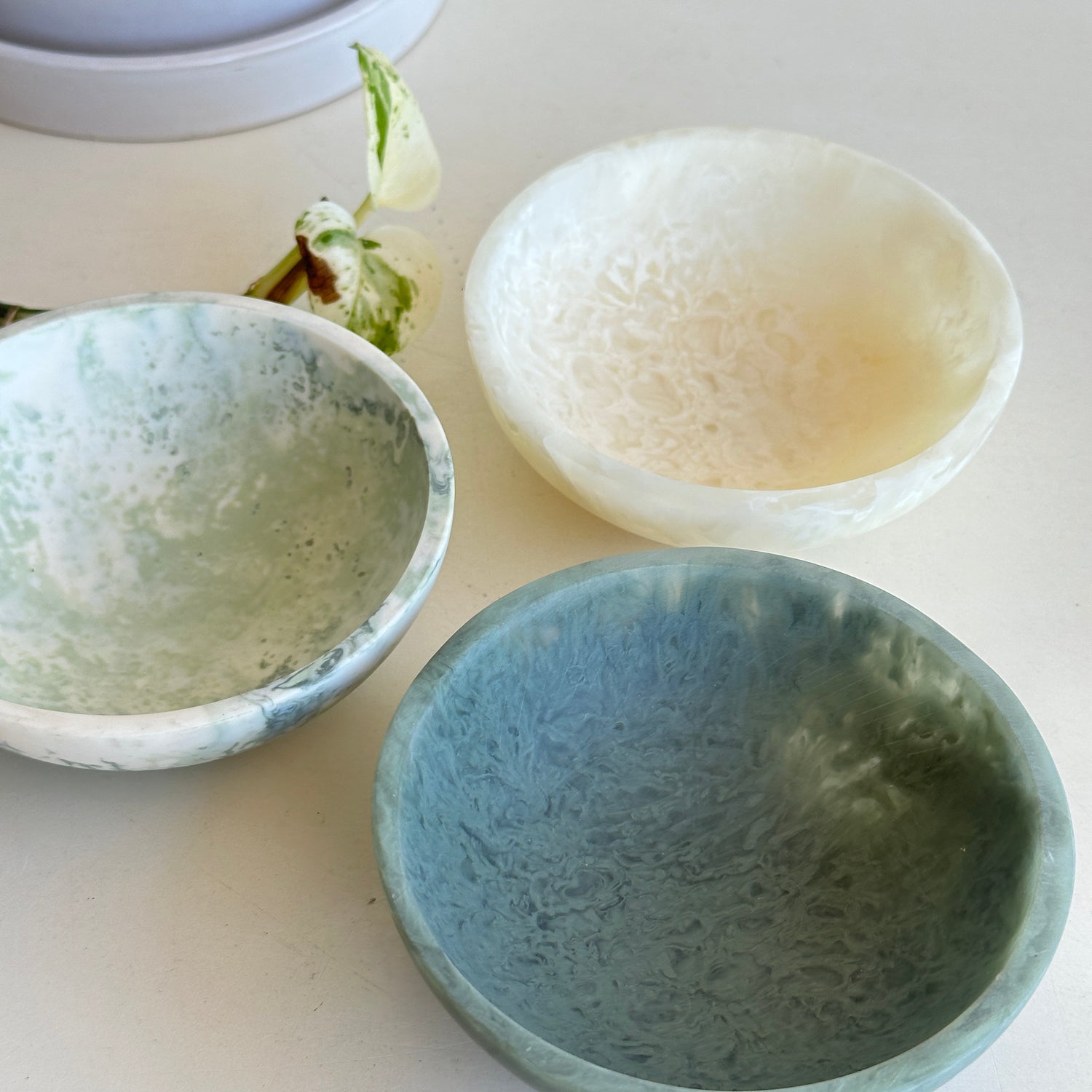 Wesley Resin Bowl KW2807