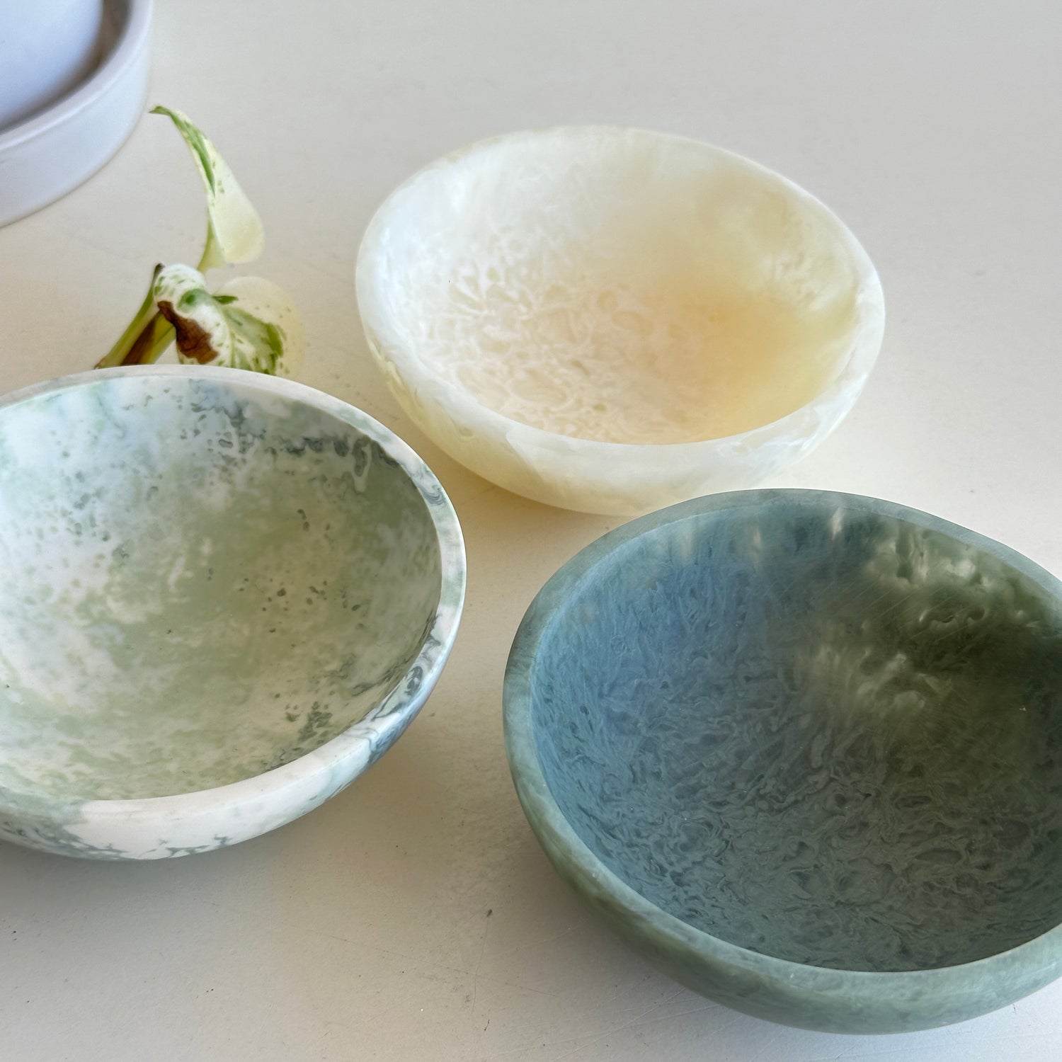 Wesley Resin Bowl KW2807