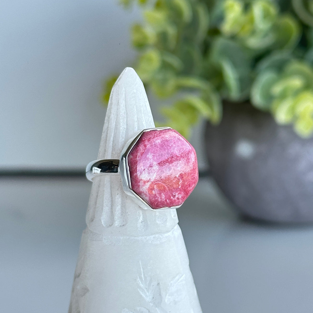 Thulite Hex Ring Sz8