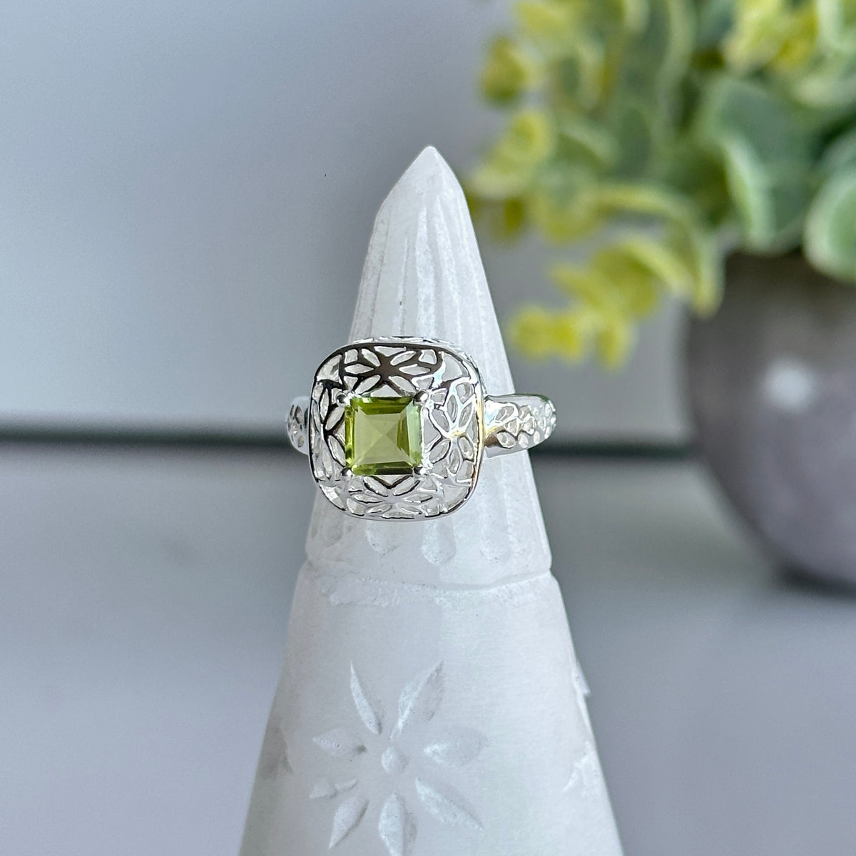 Peridot Rectangle Ring Sz6
