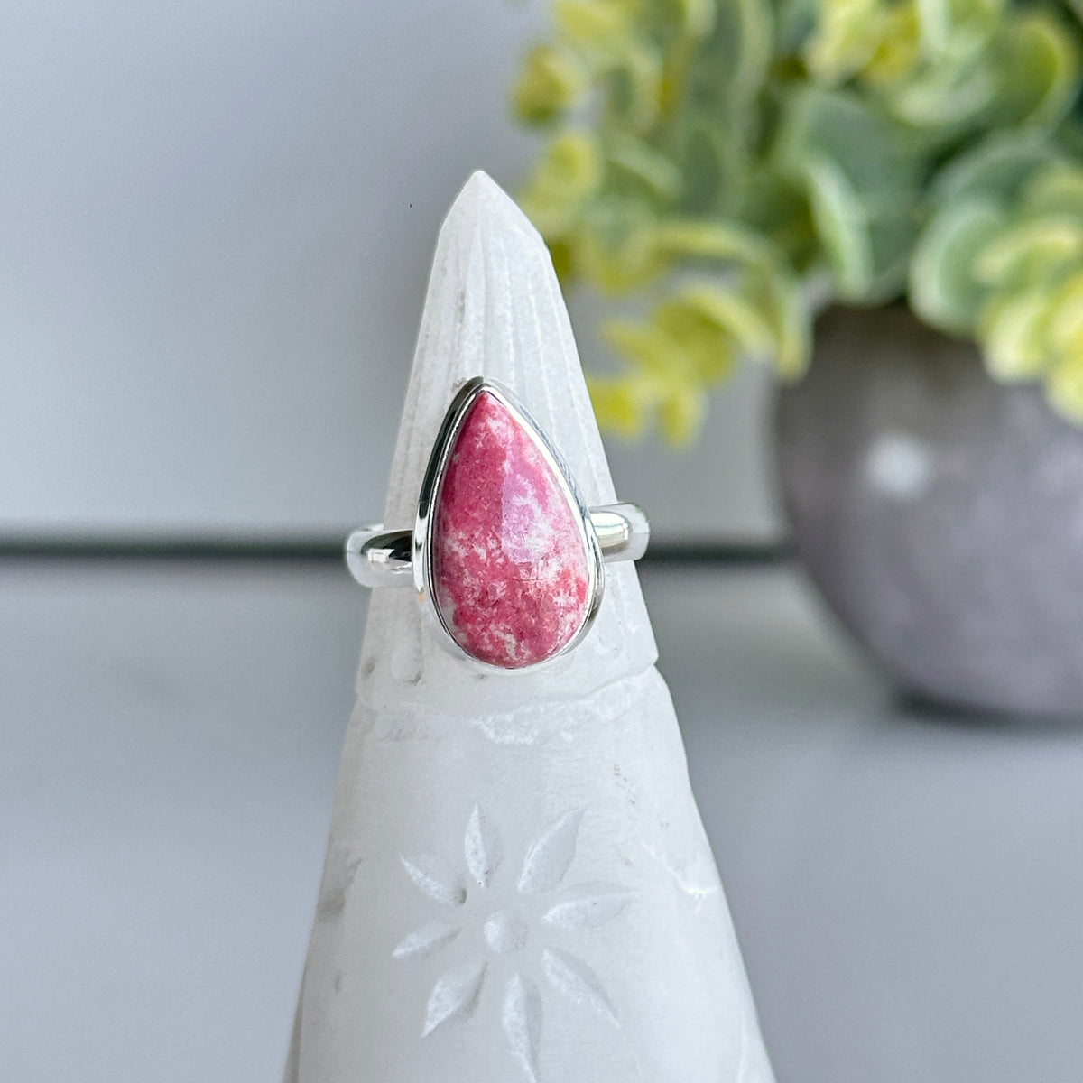 Thulite Teardrop Ring Sz7