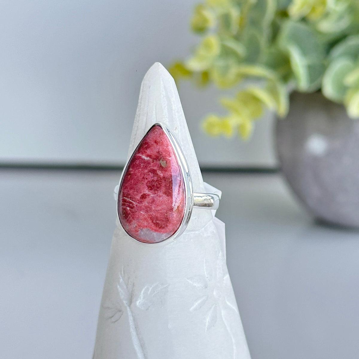 Thulite Teardrop Ring Sz10