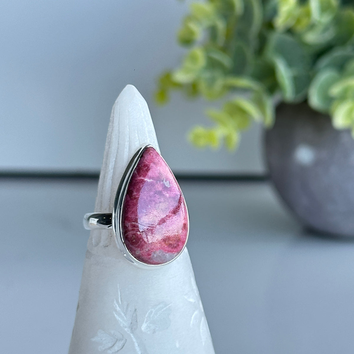 Thulite Teardrop Ring Sz10