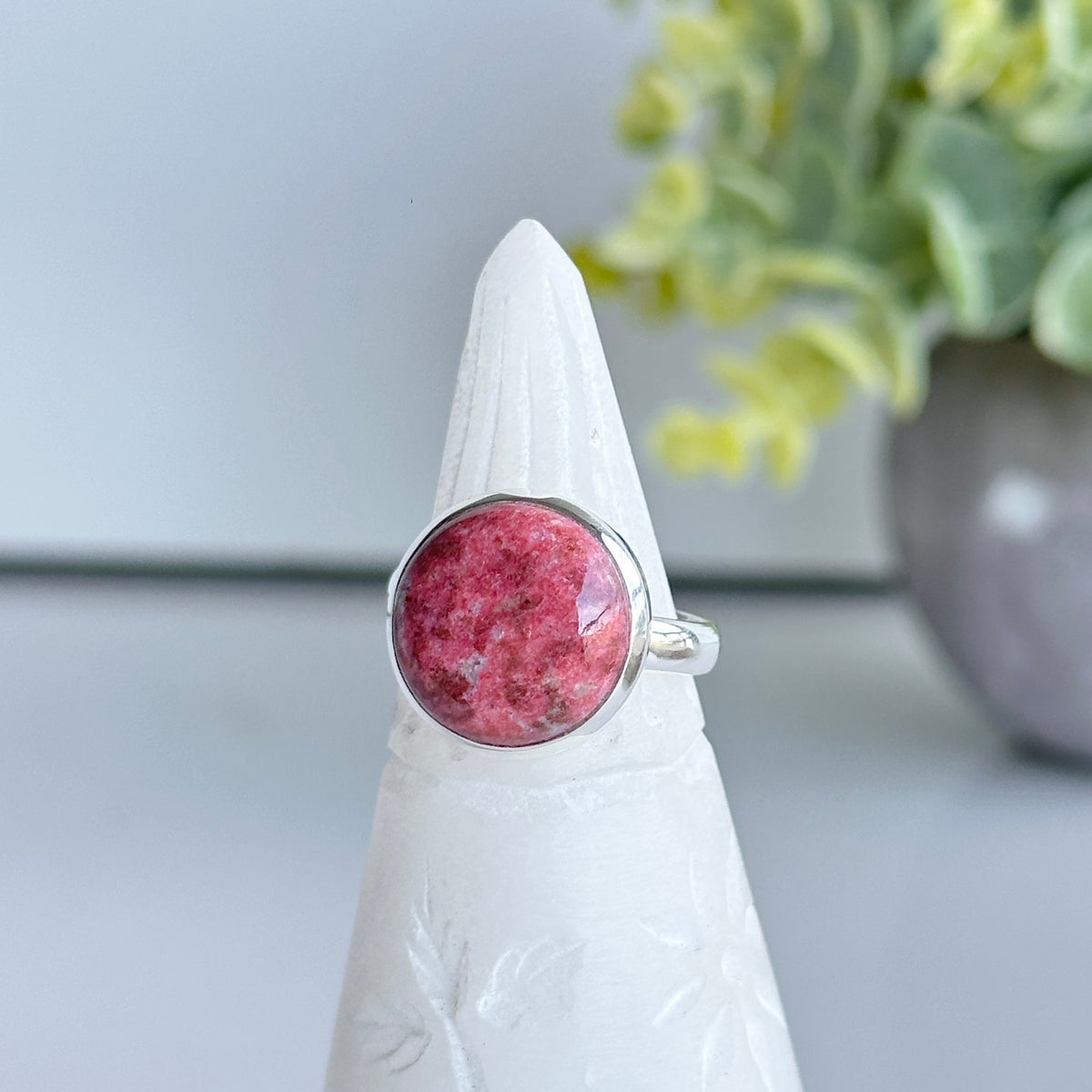Thulite Round Ring Sz9
