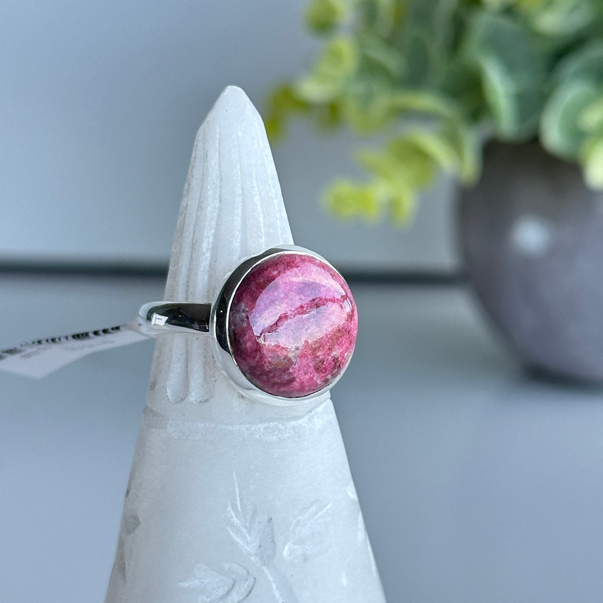 Thulite Round Ring Sz9