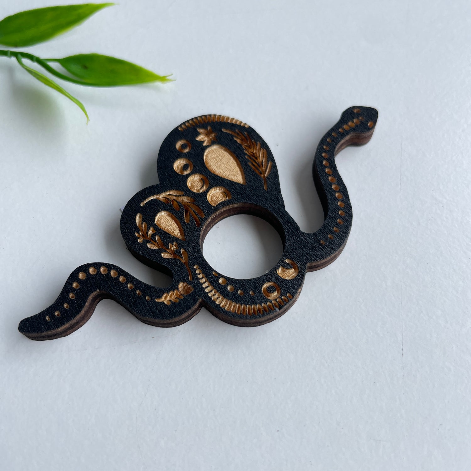 Snake Sphere Holder