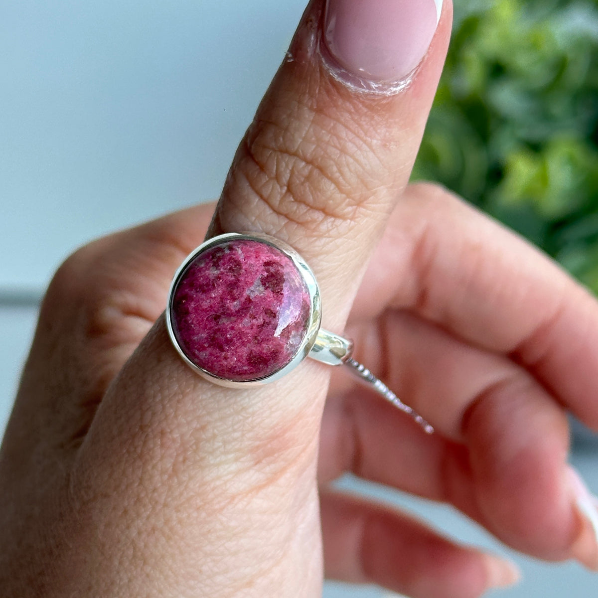 Thulite Round Ring Sz9