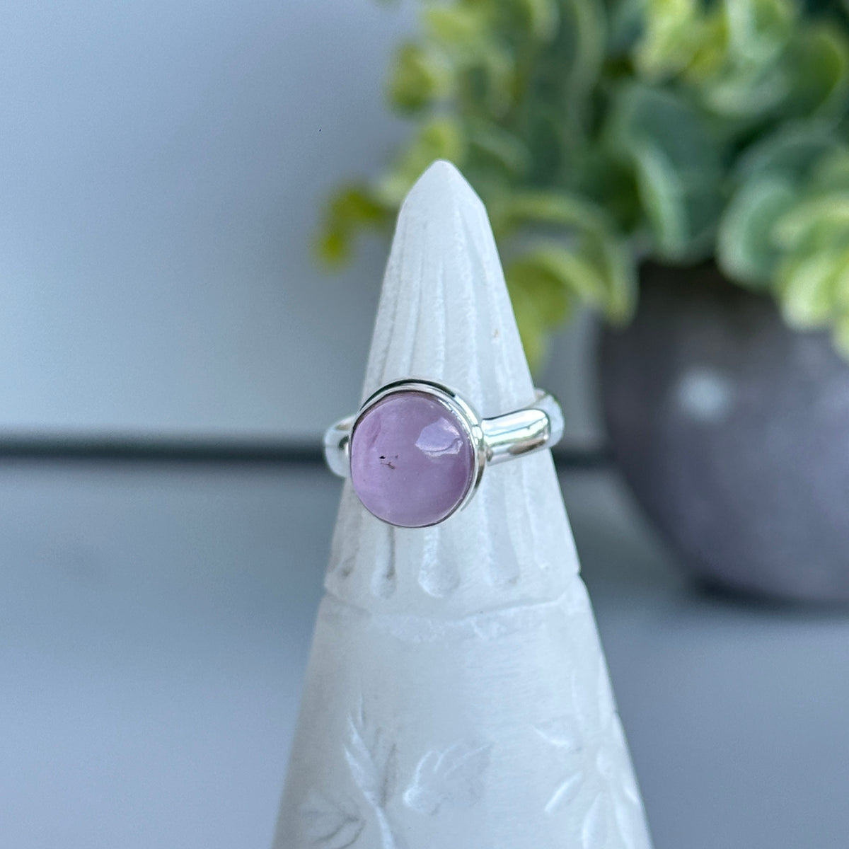 Kunzite Oval Ring Sz6