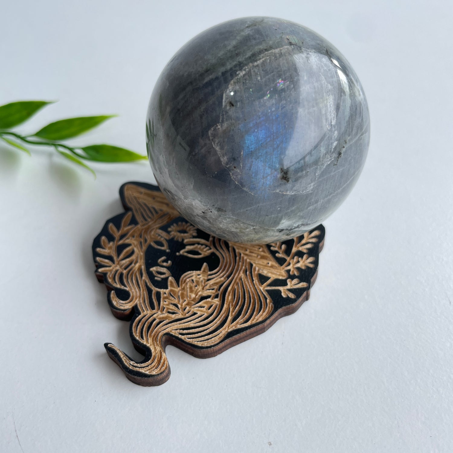 Witch Timber Sphere Holder