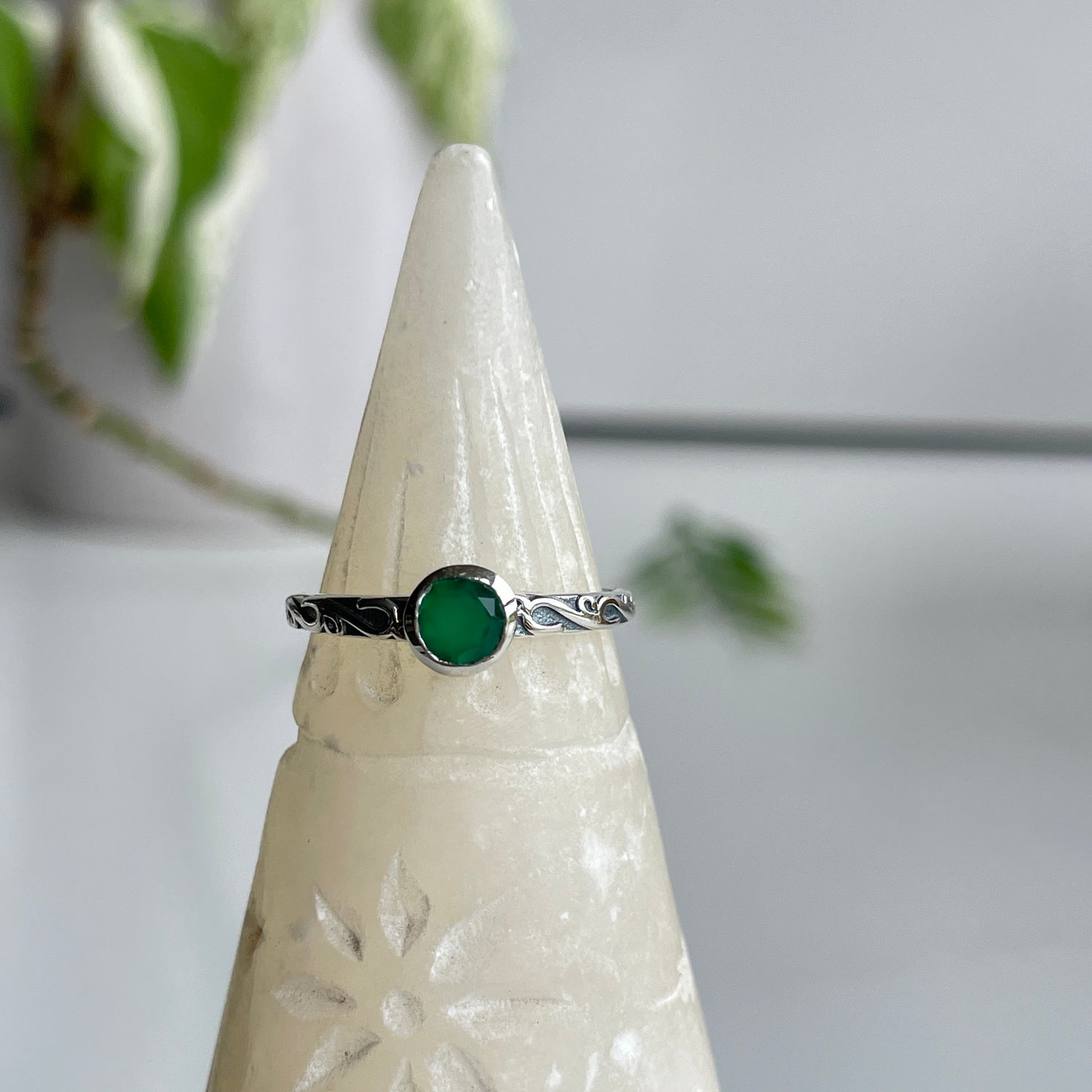 Green Onyx Round Ring