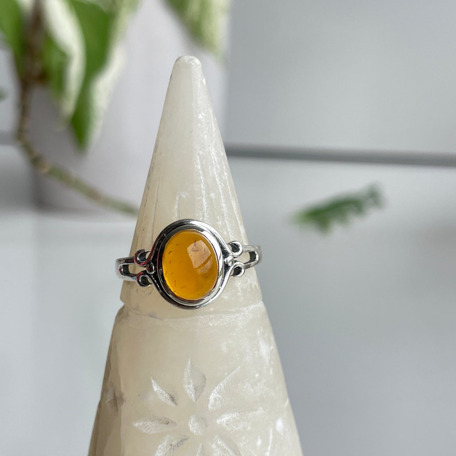 Amber Oval Ring Sz9