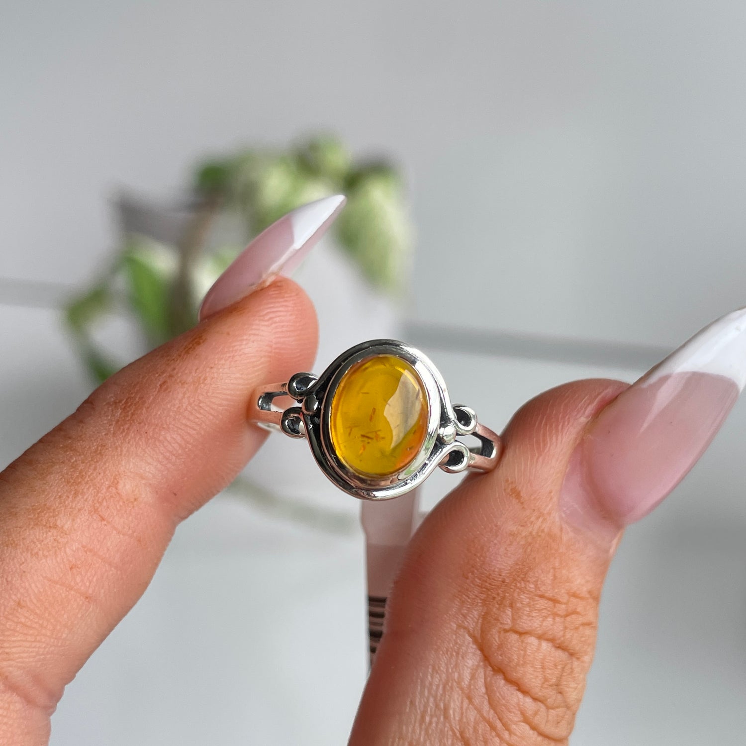 Amber Oval Ring Sz9