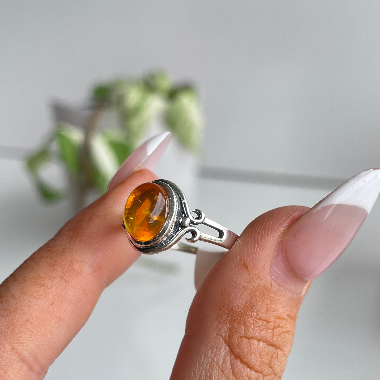 Amber Oval Ring Sz9