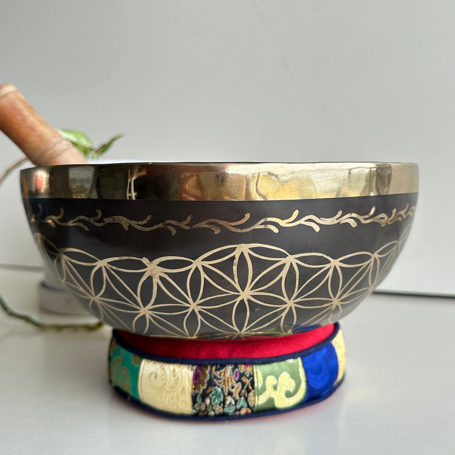 Black Handbeaten Singing Bowl Flower Of Life 23cm BHG1460