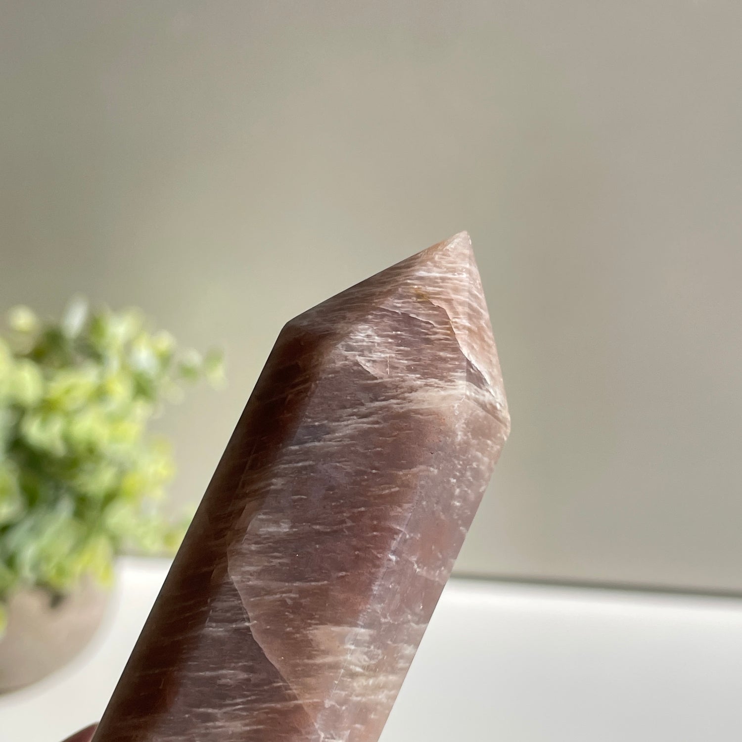 Moonstone Generator 8.7cm