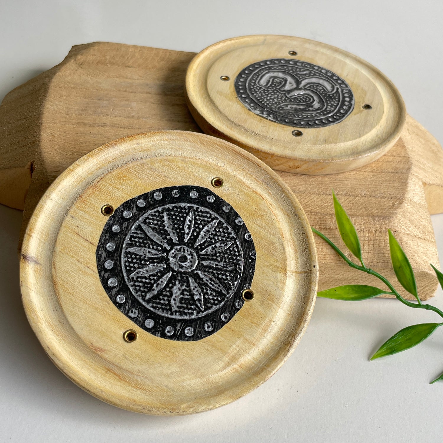 Round Wooden Incense Holder IHR110