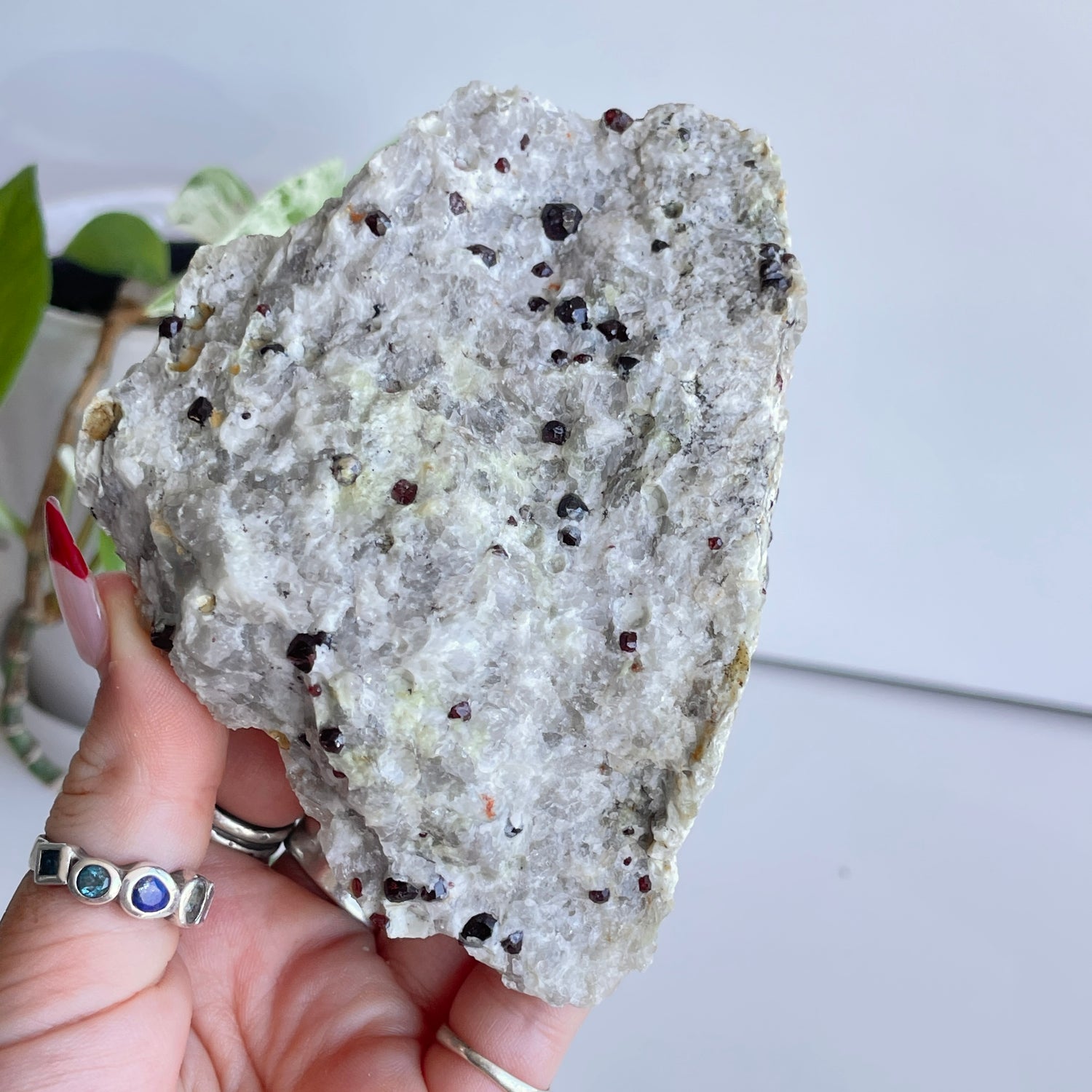 Garnet In Quartz Matrix Pce 408g