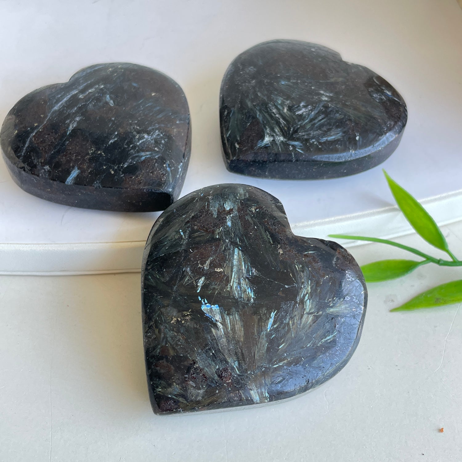 Arfvedsonite Heart