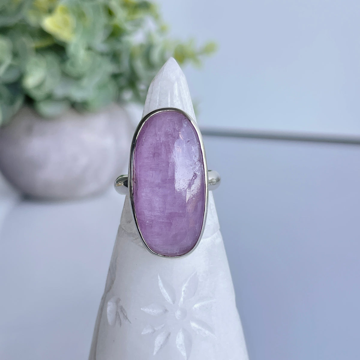 Kunzite Oval Ring Sz7.5