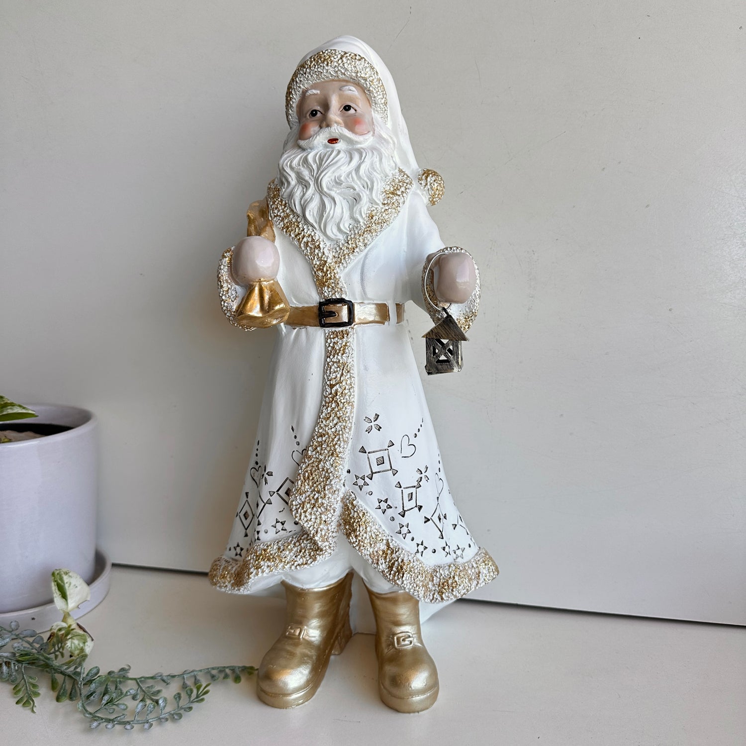 Santa With Lantern XM9958