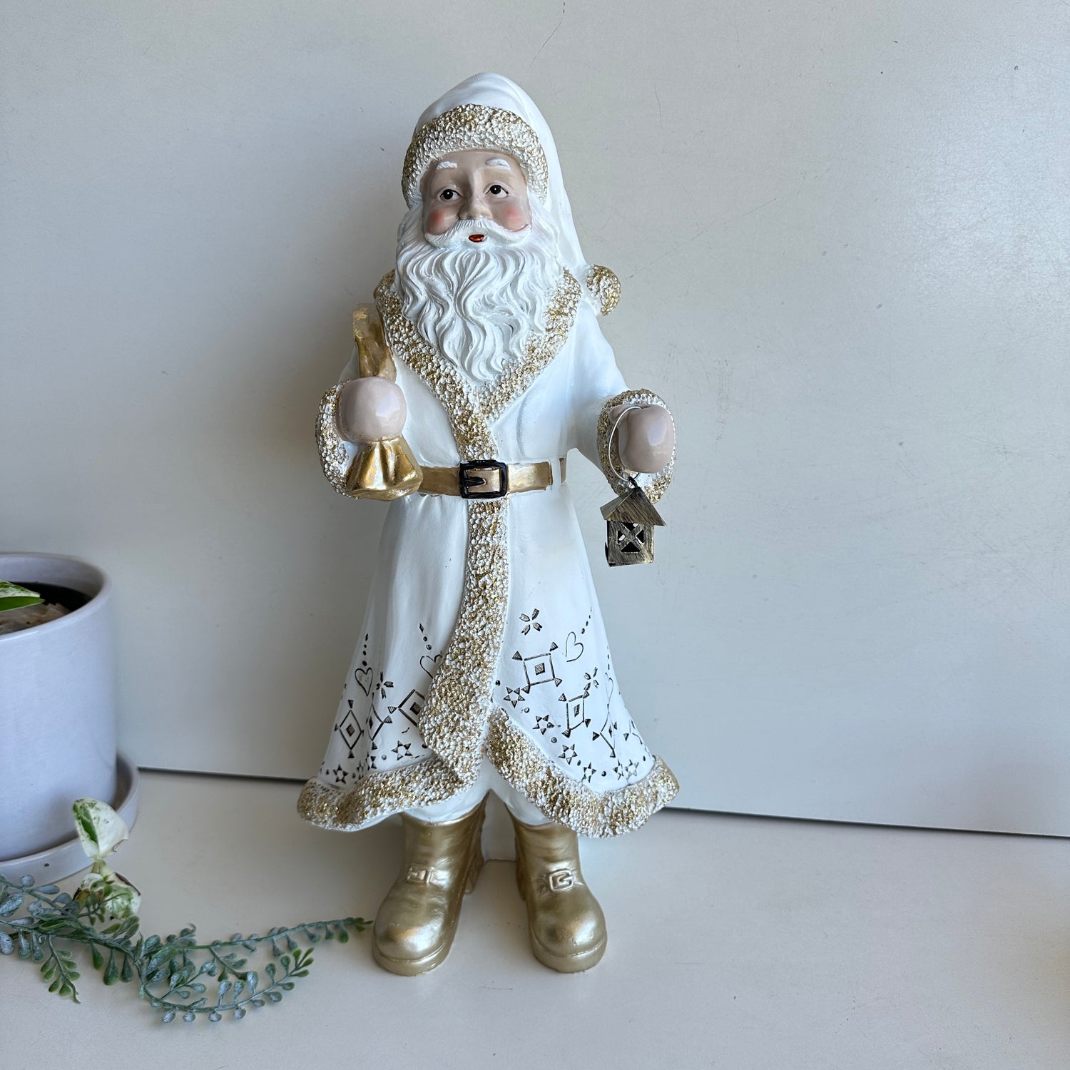 Santa With Lantern XM9958