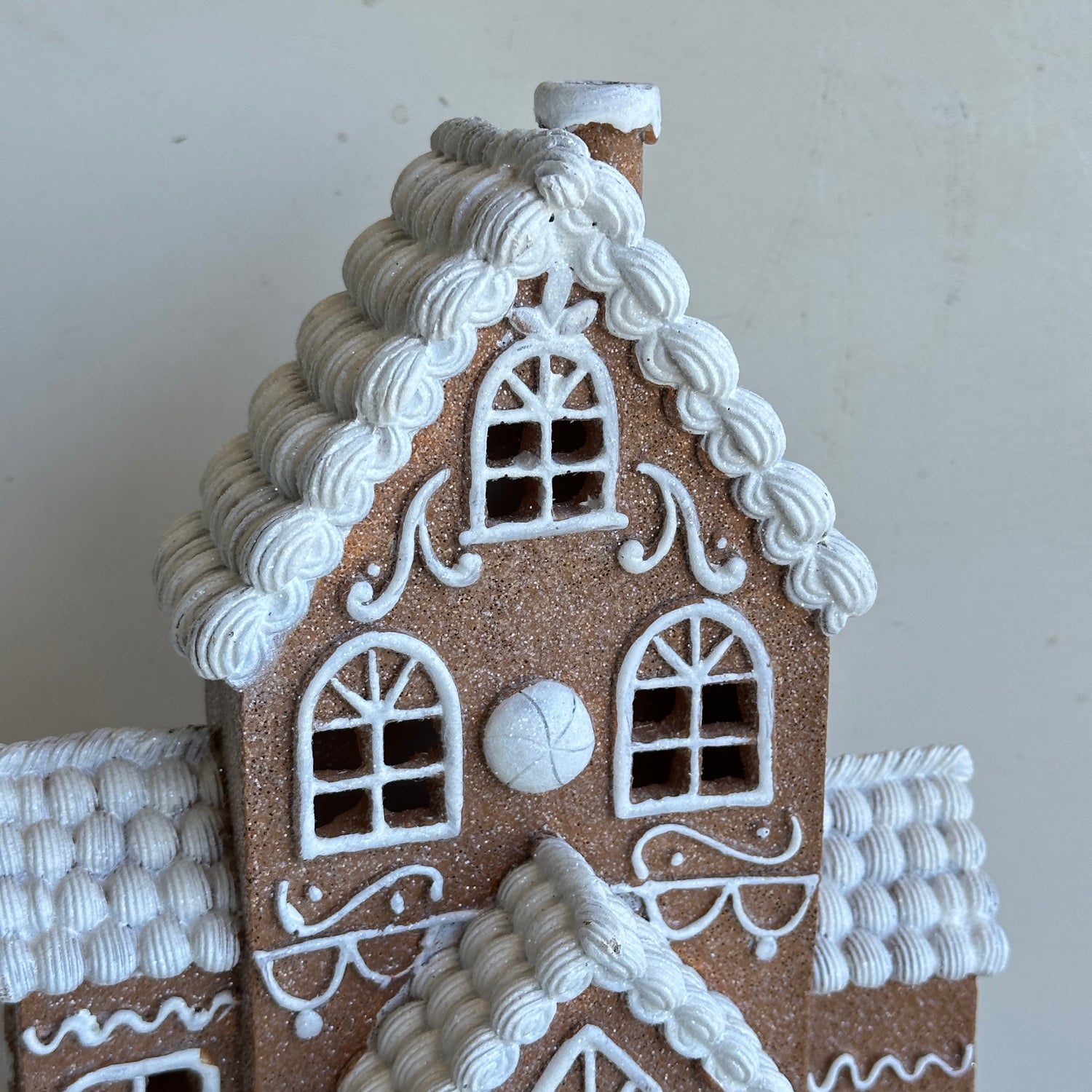 Light Up Gingerbread House Tall XM838A