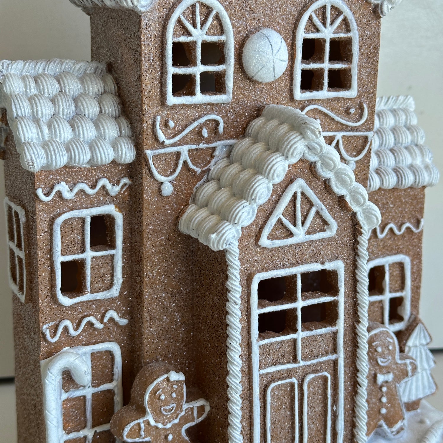 Light Up Gingerbread House Tall XM838A