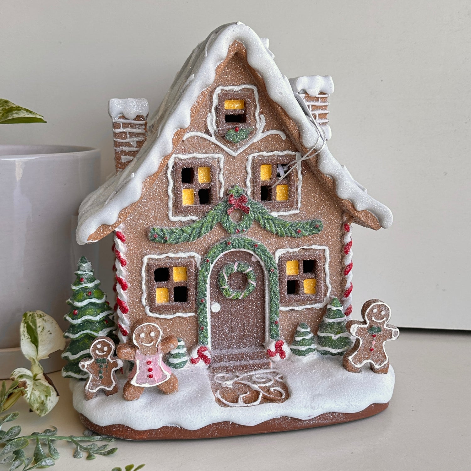 Light Up Gingerbread House XM0052