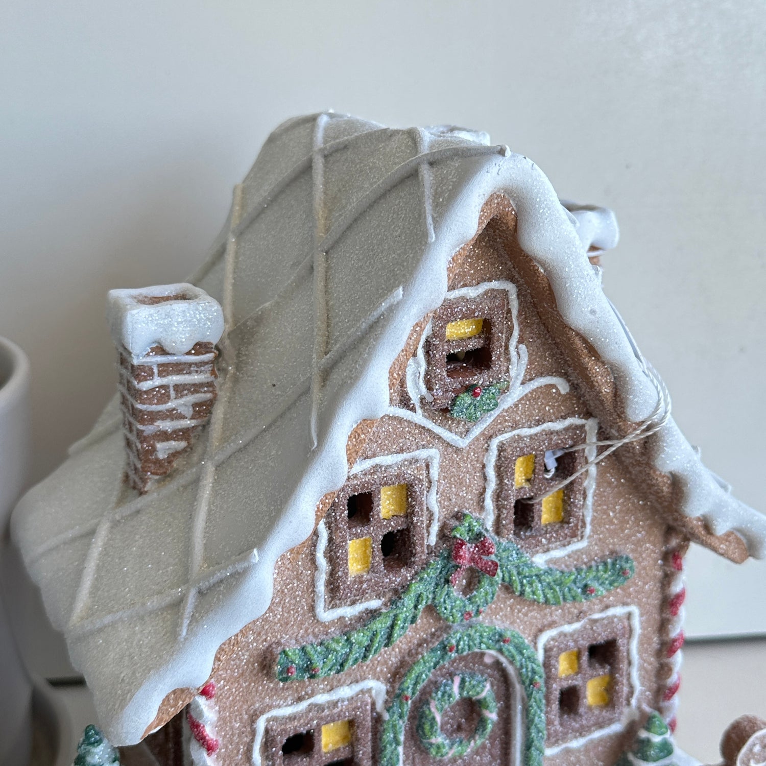 Light Up Gingerbread House XM0052