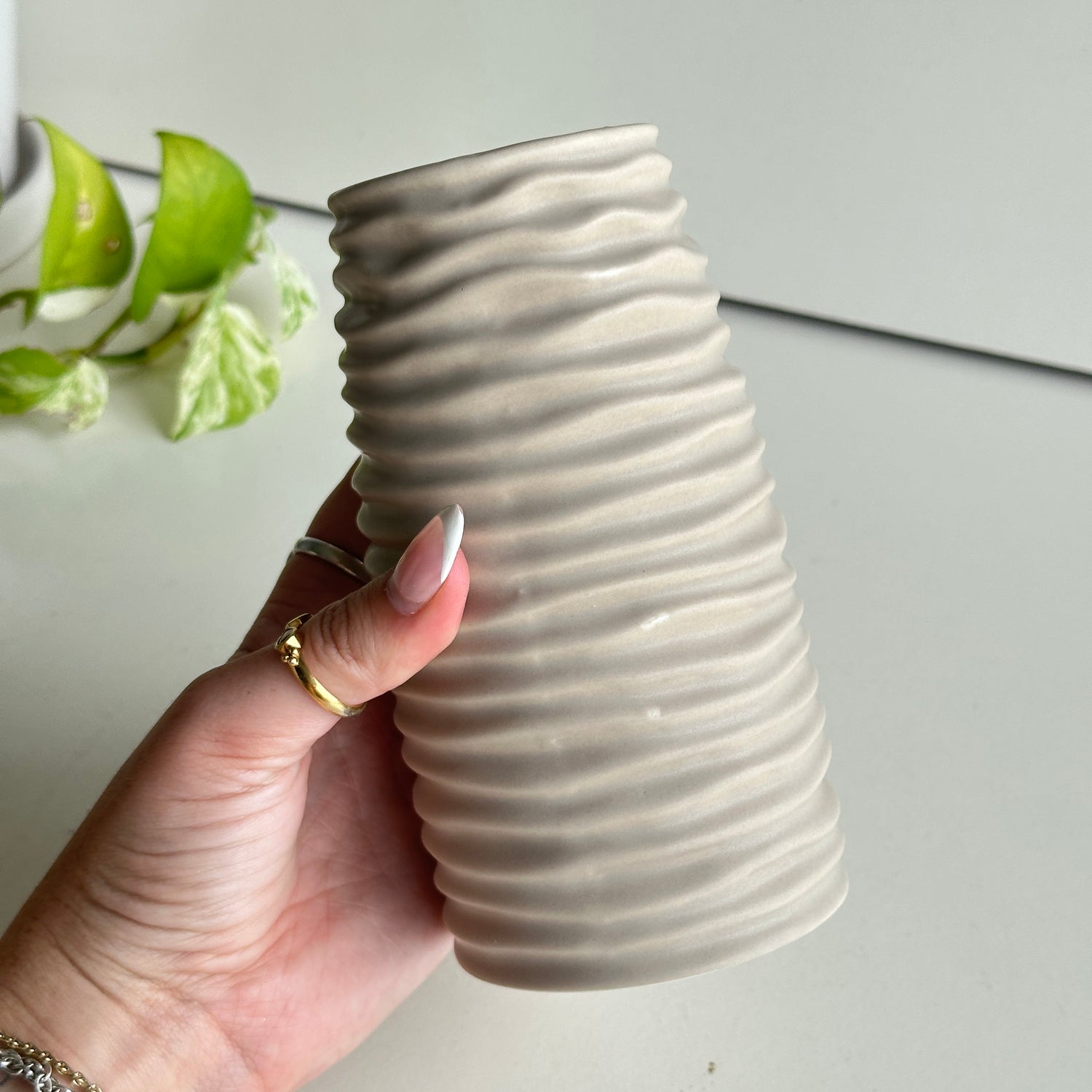 Beige Ripple Vase 15cm HDVACAM
