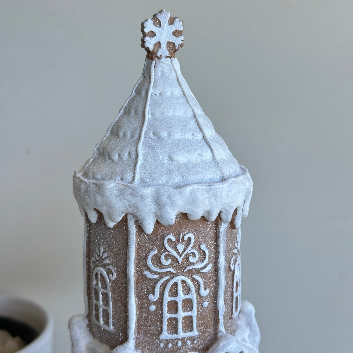 Round Gingerbread House XX1106