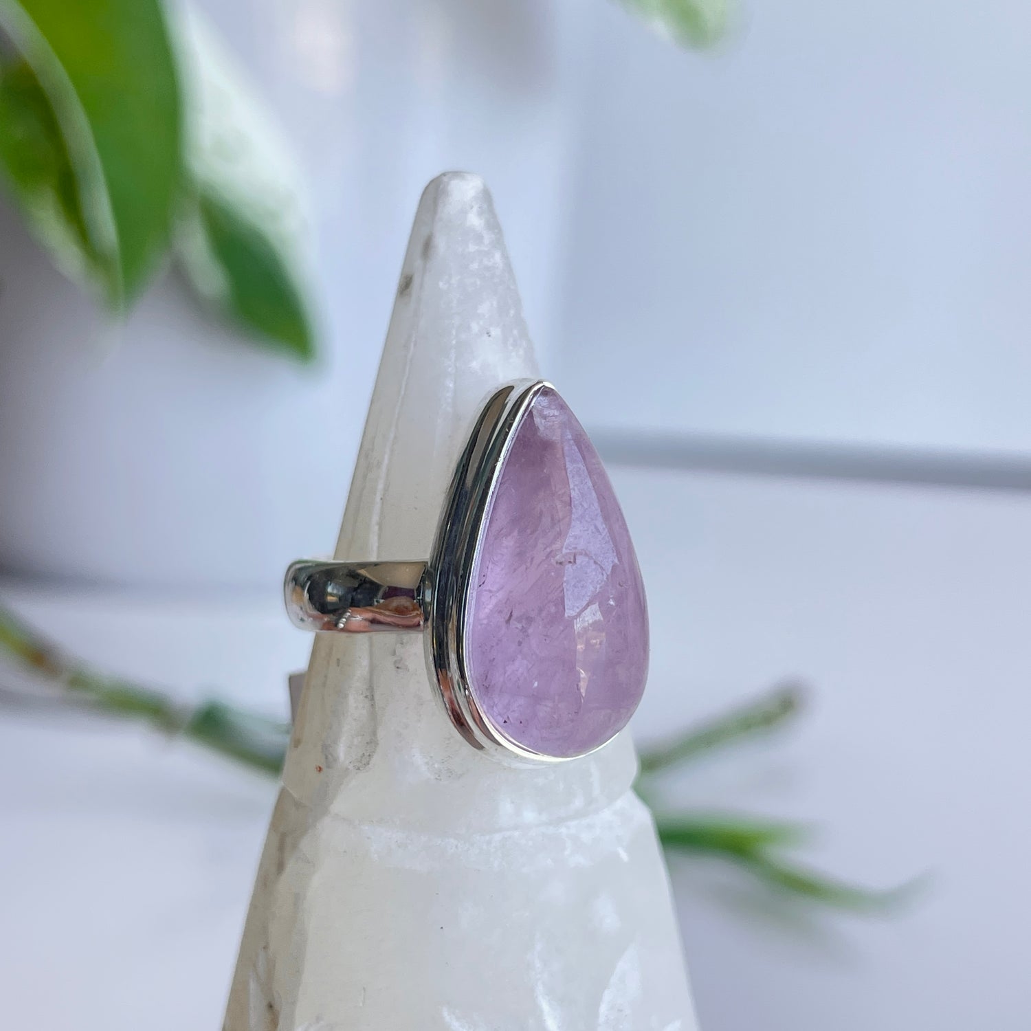 Kunzite Teardrop Ring Sz6