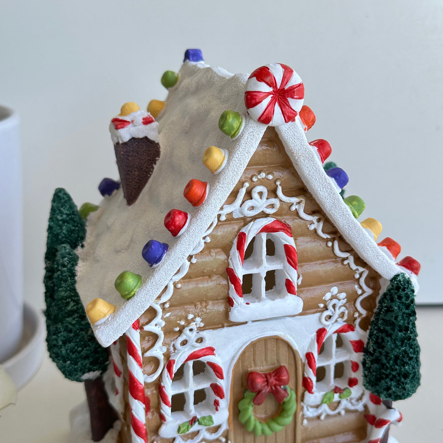 Light Up Gingerbread House With Lollies XM838C