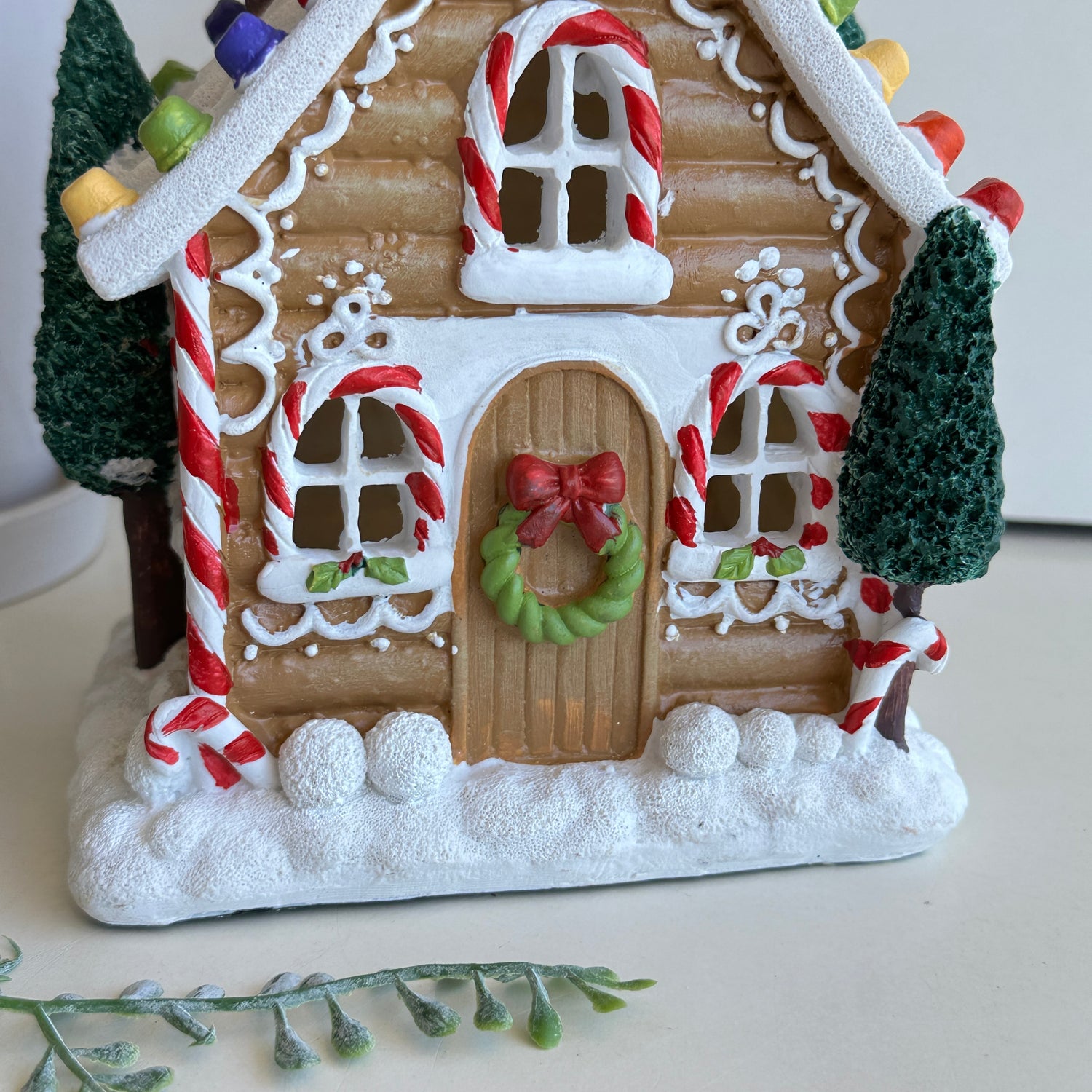 Light Up Gingerbread House With Lollies XM838C