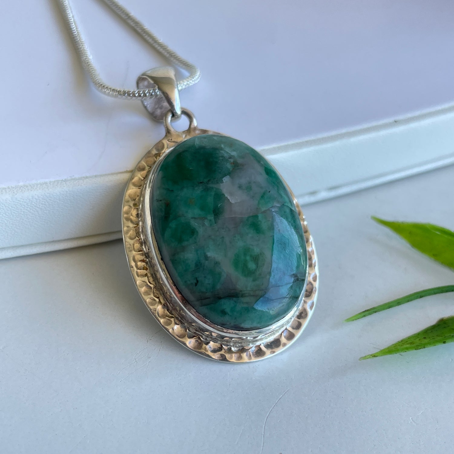 Emerald Oval Pendant 006