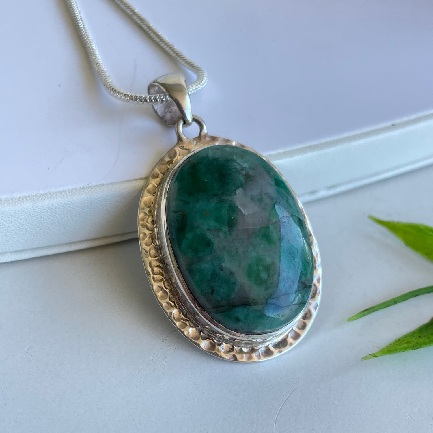 Emerald Oval Pendant 006