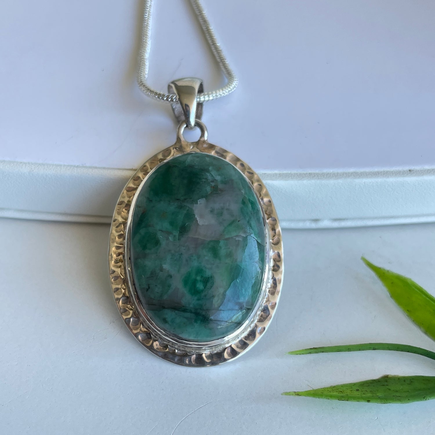 Emerald Oval Pendant 006