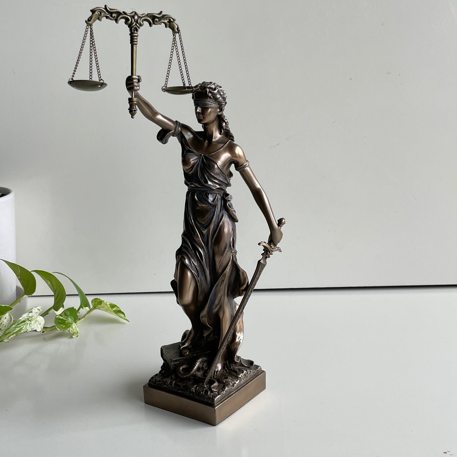 La Justicia Statue C-576