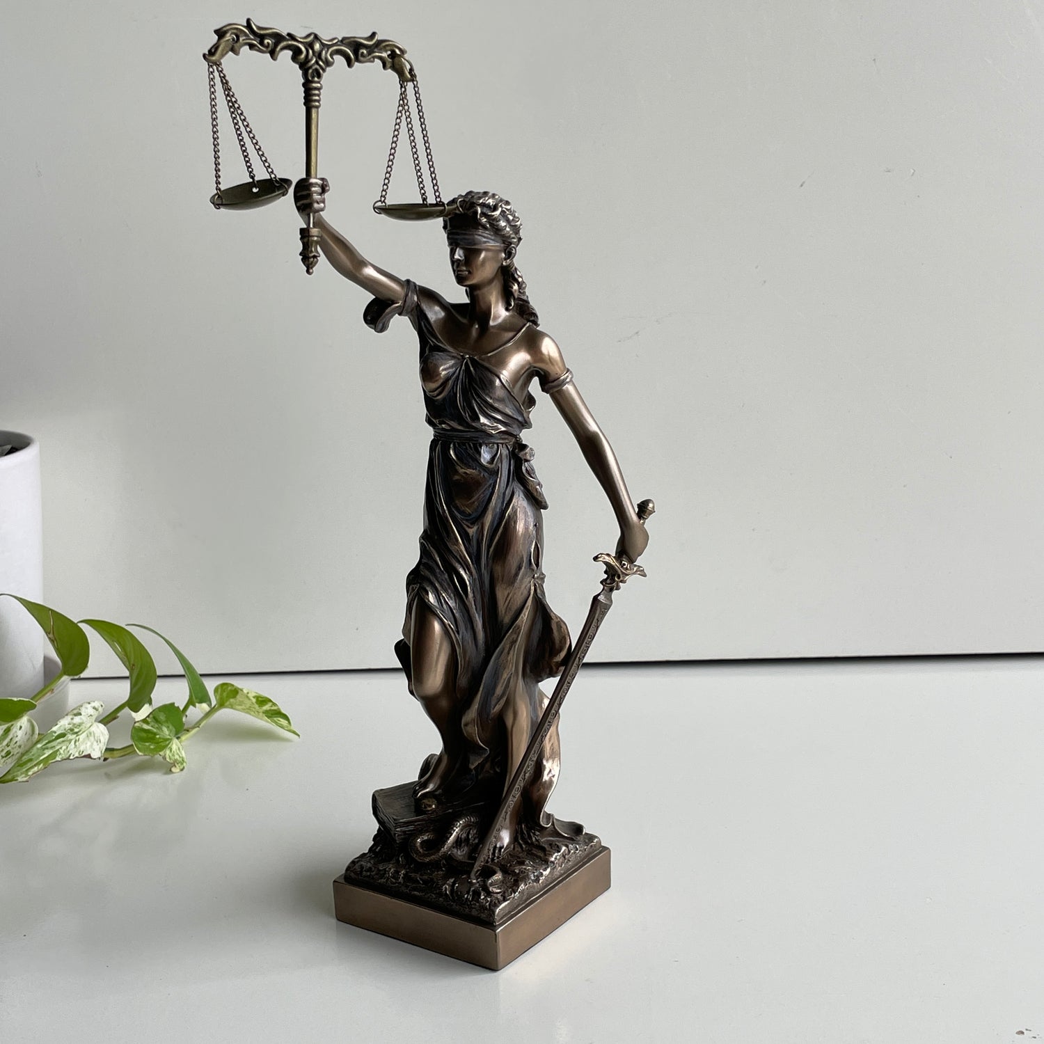 La Justicia Statue C-576
