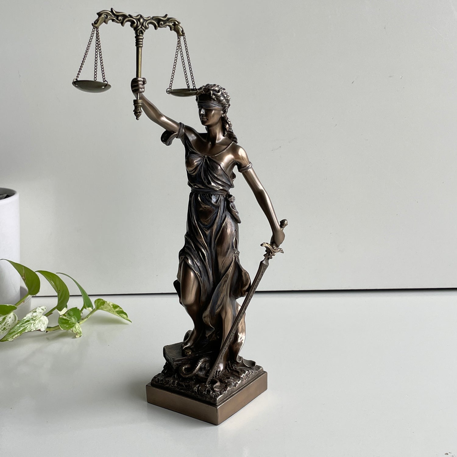 La Justicia Statue C-576