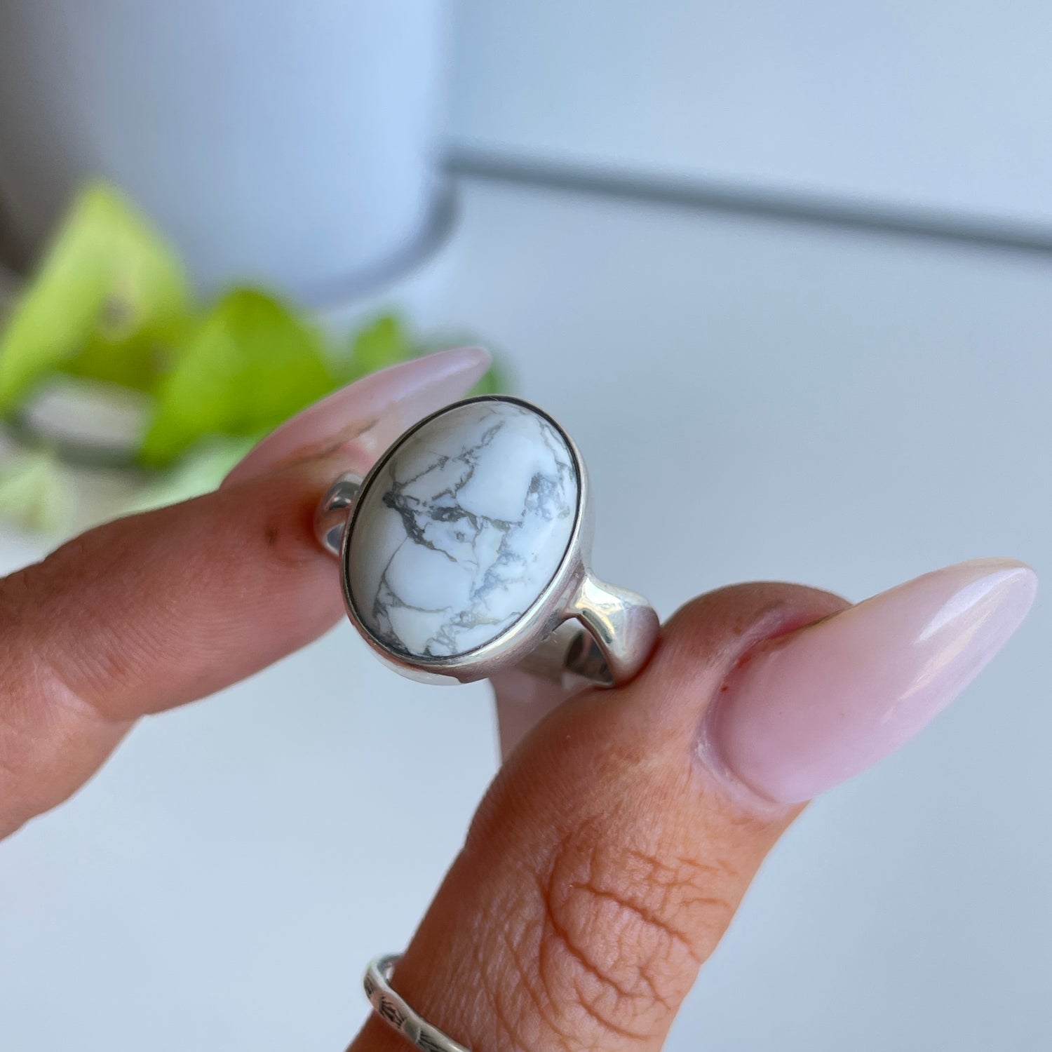 White Howlite Oval Ring Sz7.5 001