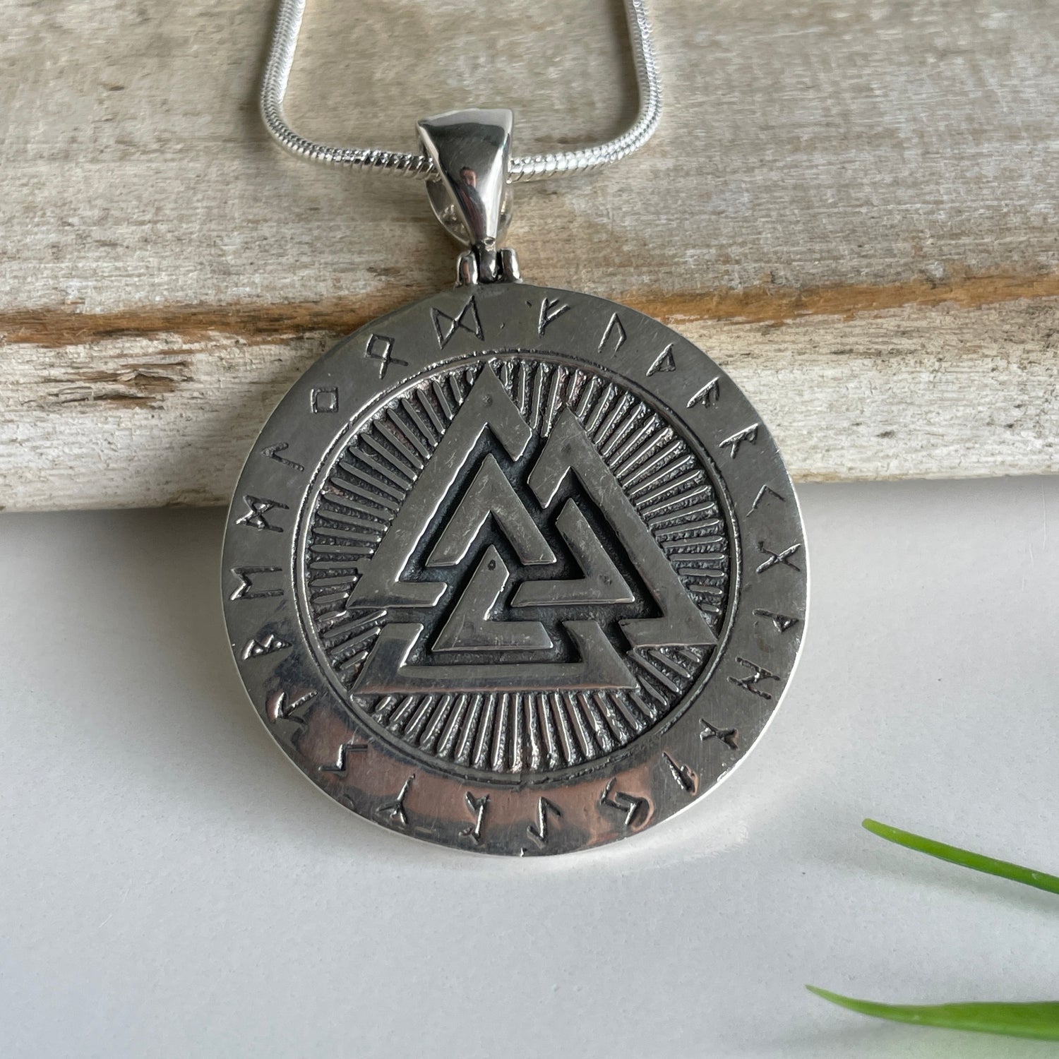 Valknut Disc Pendant Lge