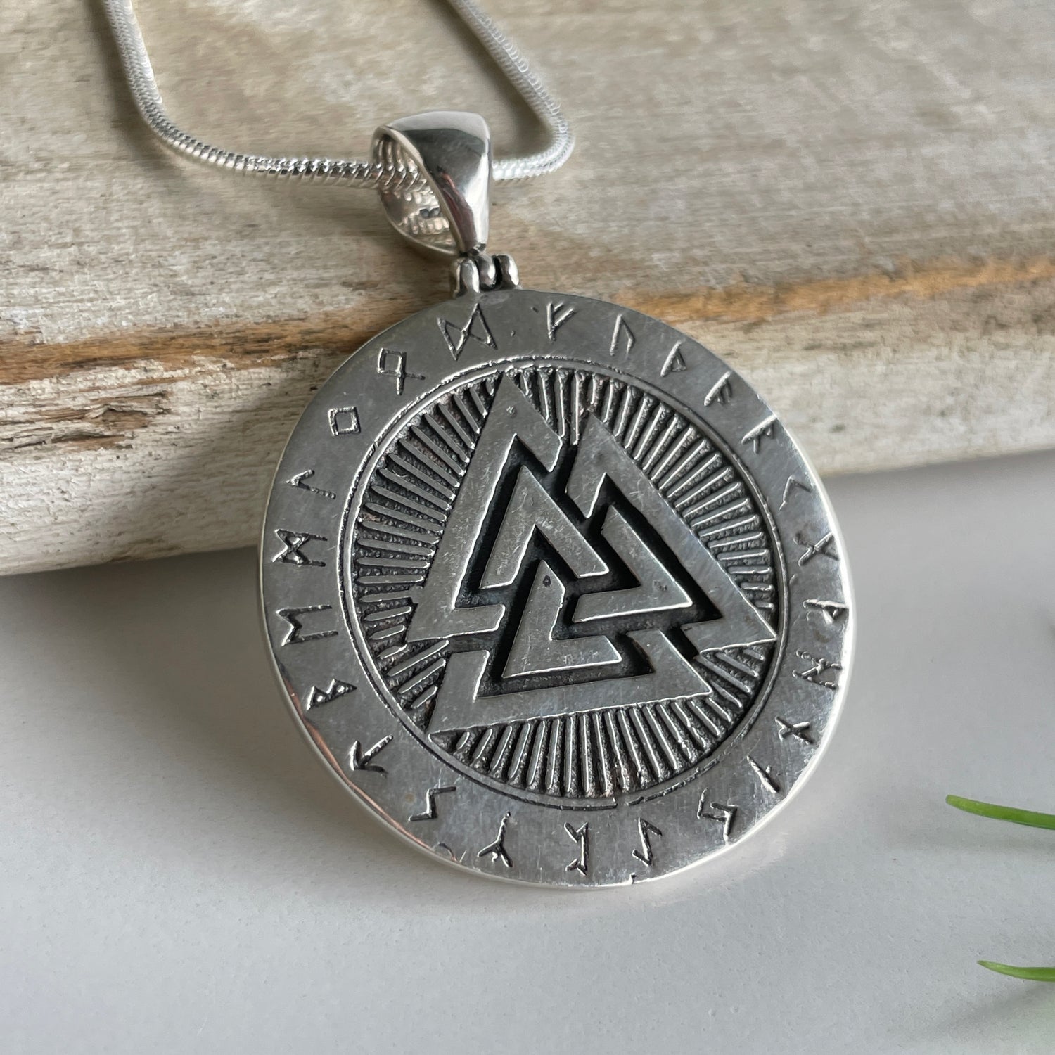 Valknut Disc Pendant Lge