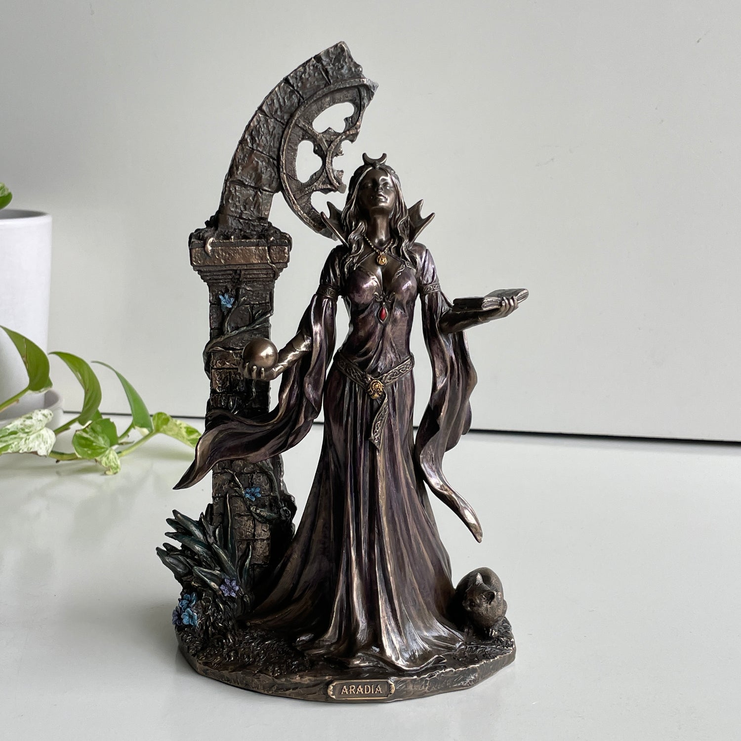 Aradia Wiccan Queen Of Witches Statue C-5107
