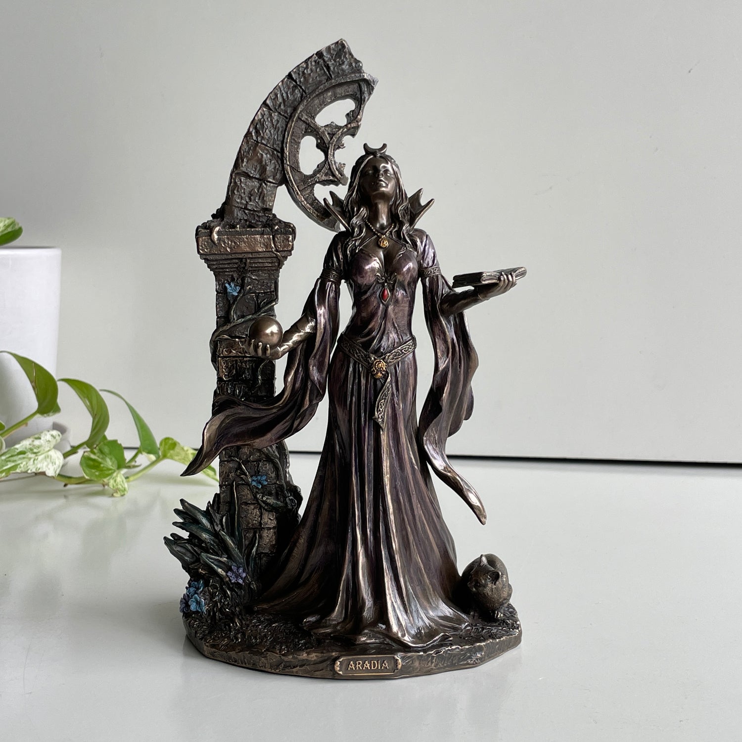 Aradia Wiccan Queen Of Witches Statue C-5107
