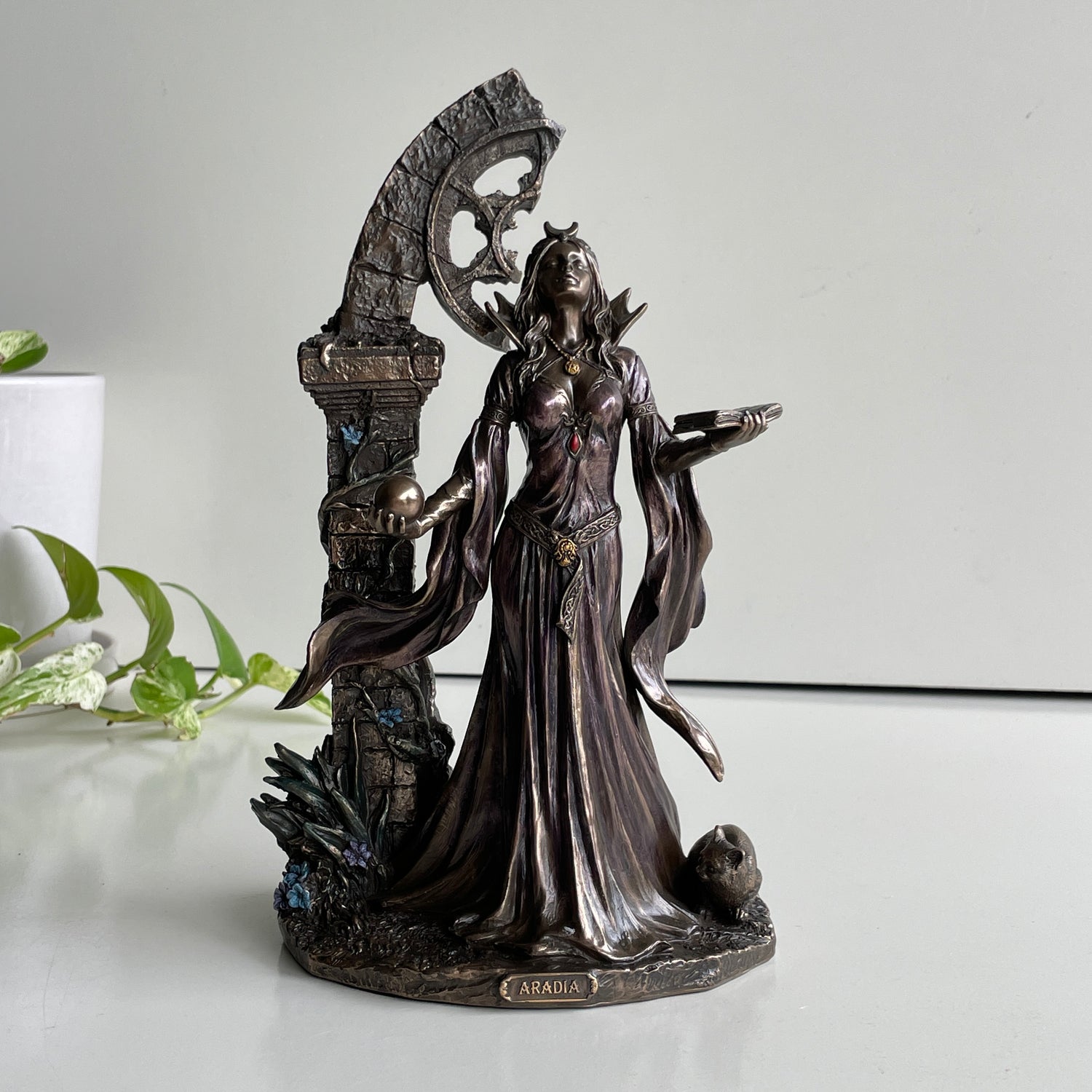 Aradia Wiccan Queen Of Witches Statue C-5107