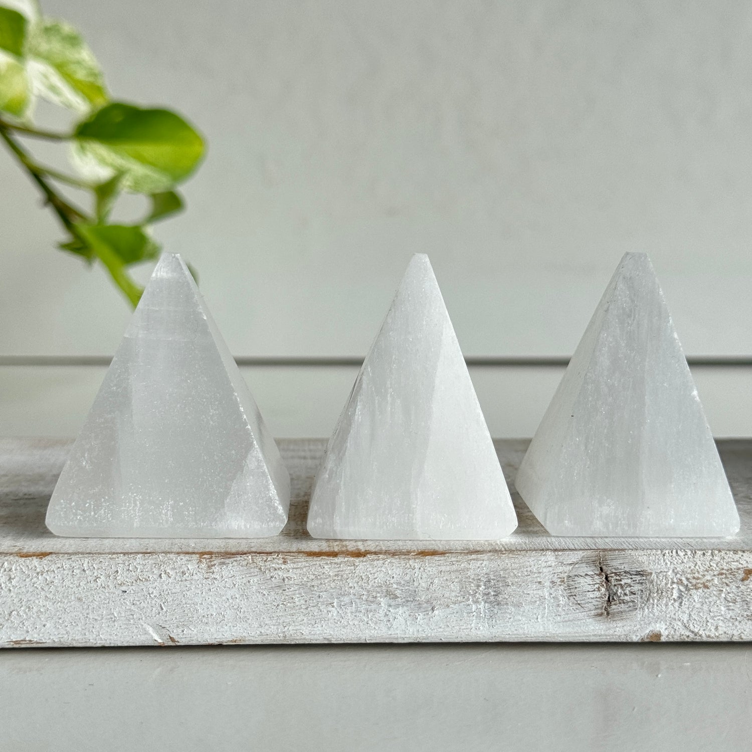 Selenite Pyramid 4cm