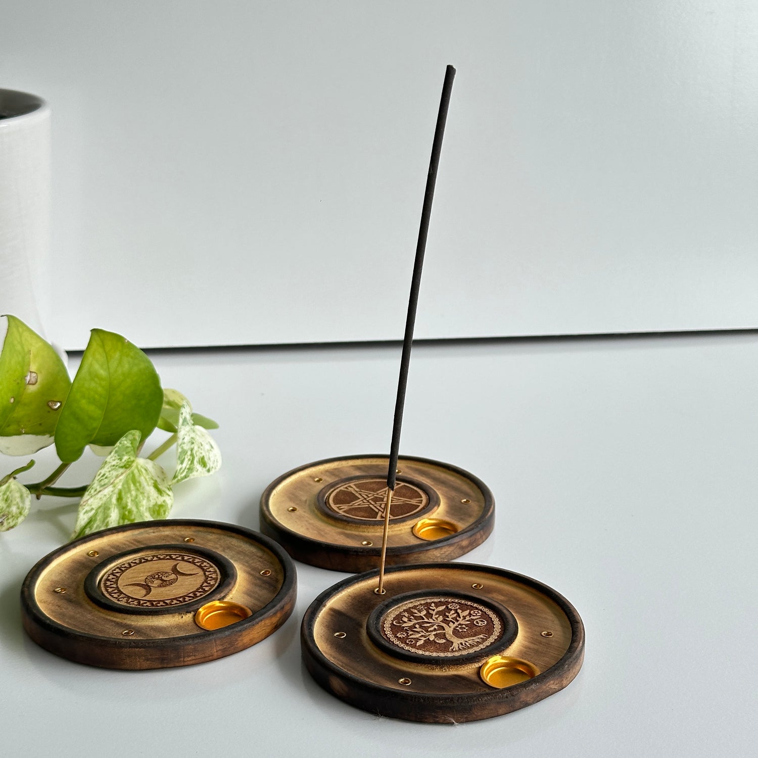 Round Wooden Incense Cone Holder incrosp