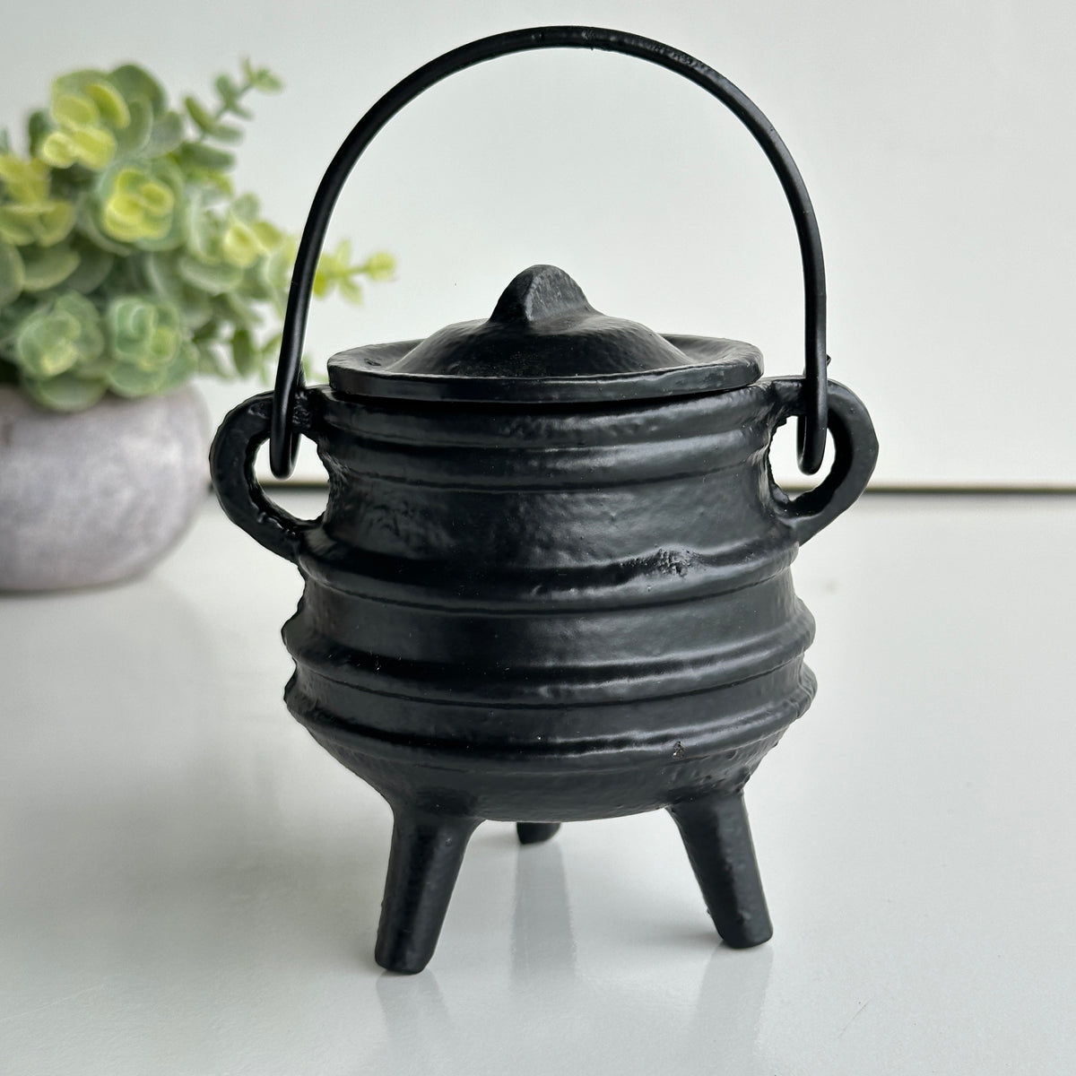 10cm Black Cauldron Ribbed BR77